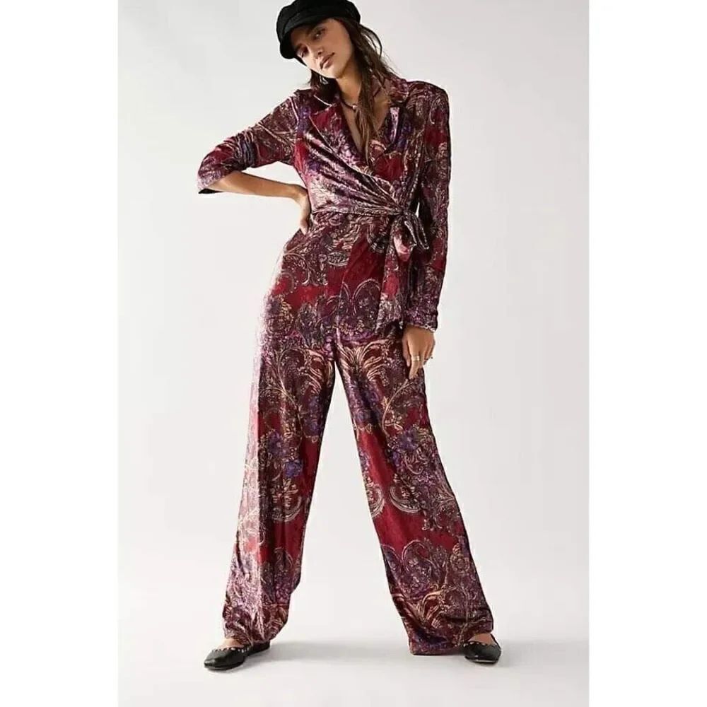 Delphine Jumpsuit Size small res  Velvet Paisley Printed